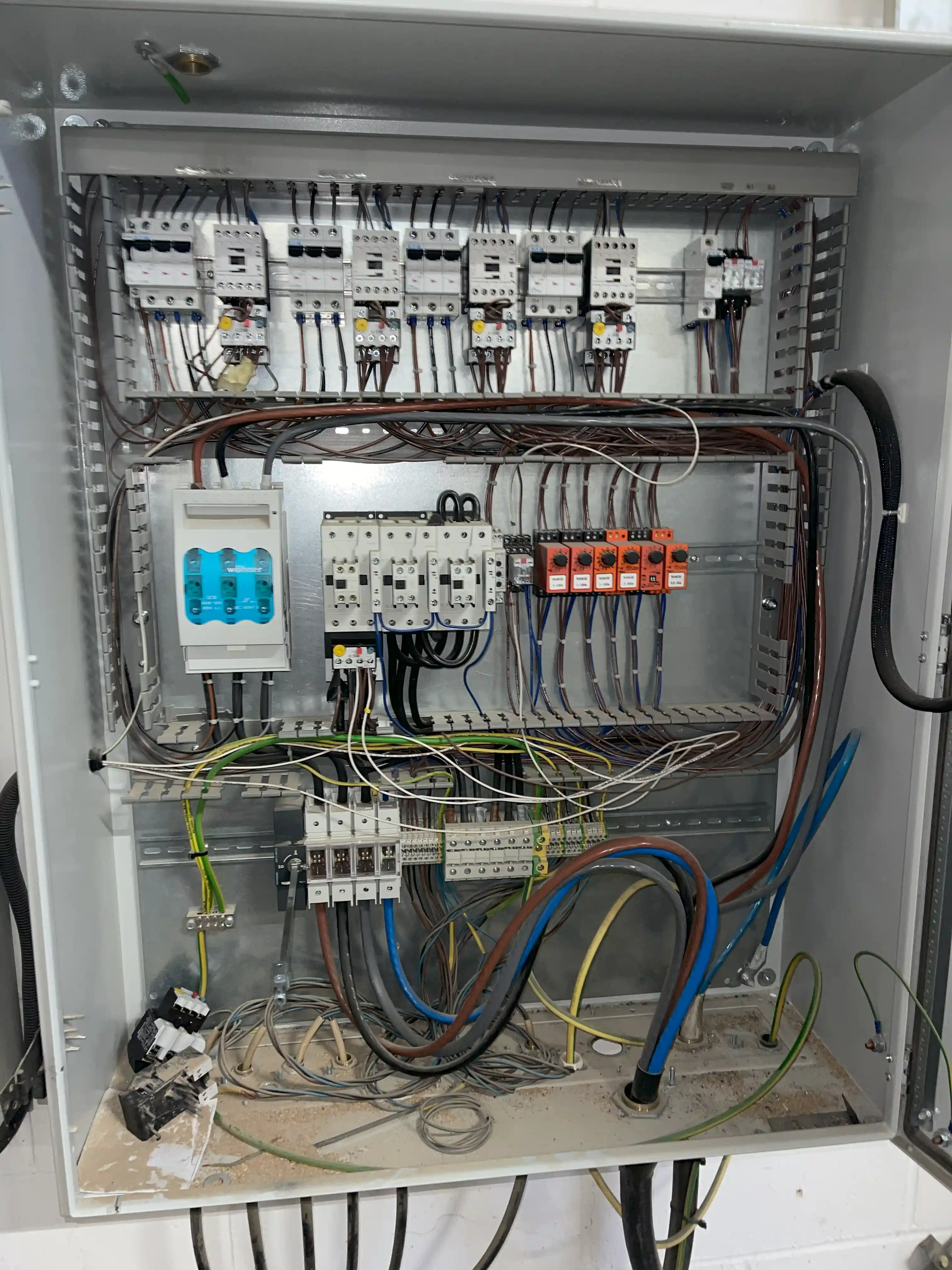 24 Hours Emergency Electrician near Herne Hill